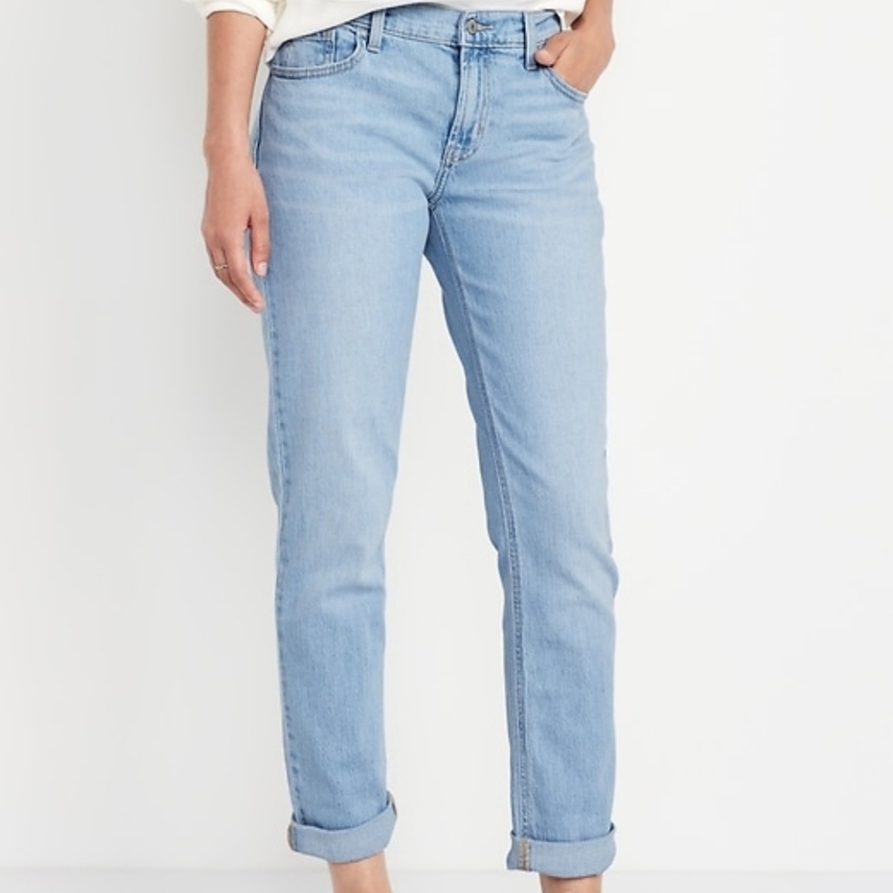 Old Navy Mid Rise Wow Boyfriend Straight Leg Jean